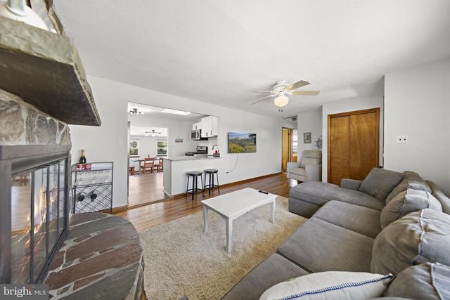 34 LAKE SINGLETON CT, Tuckerton, NJ 08087