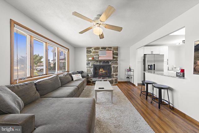 34 LAKE SINGLETON CT, Tuckerton, NJ 08087