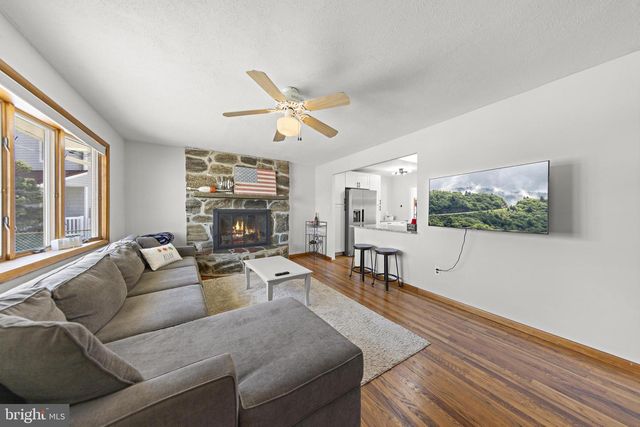 34 LAKE SINGLETON CT, Tuckerton, NJ 08087