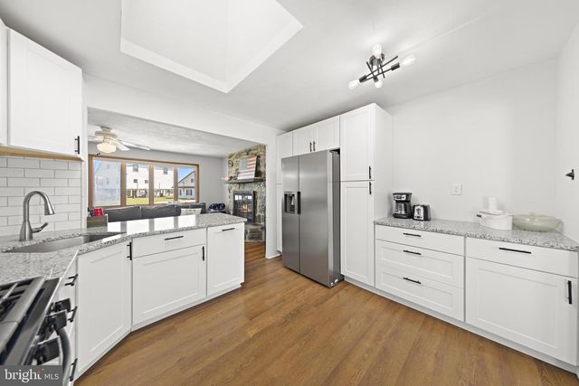34 LAKE SINGLETON CT, Tuckerton, NJ 08087
