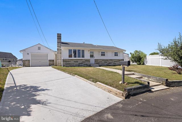 34 LAKE SINGLETON CT, Tuckerton, NJ 08087