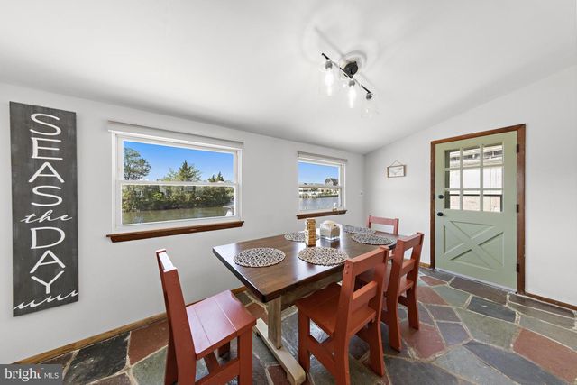 34 LAKE SINGLETON CT, Tuckerton, NJ 08087
