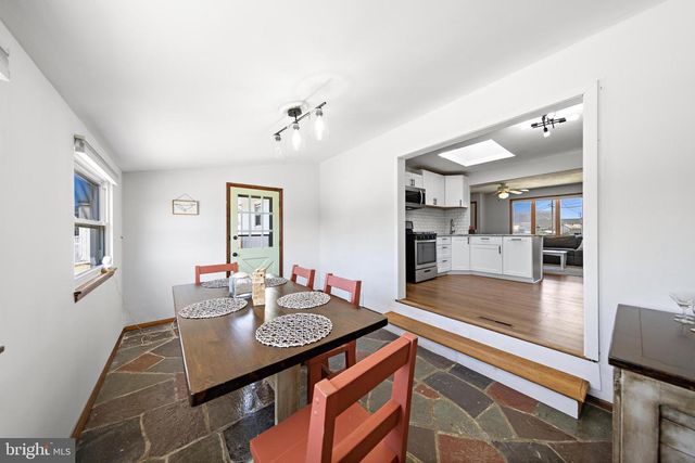 34 LAKE SINGLETON CT, Tuckerton, NJ 08087