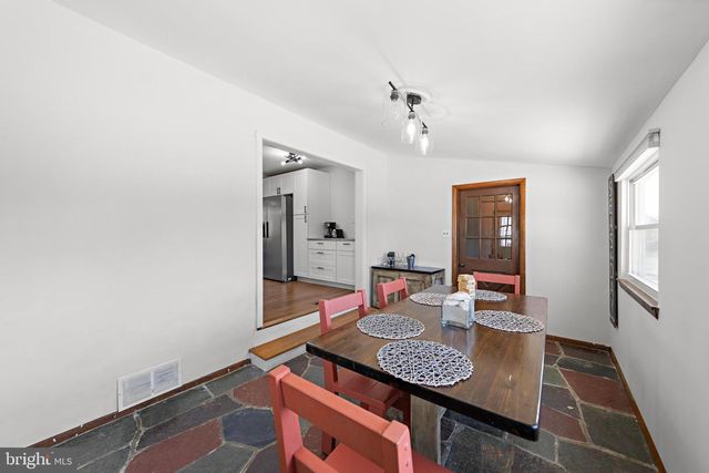 34 LAKE SINGLETON CT, Tuckerton, NJ 08087
