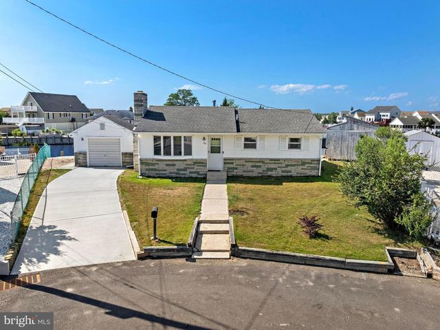 34 LAKE SINGLETON CT, Tuckerton, NJ 08087