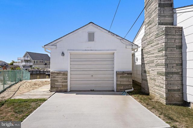 34 LAKE SINGLETON CT, Tuckerton, NJ 08087