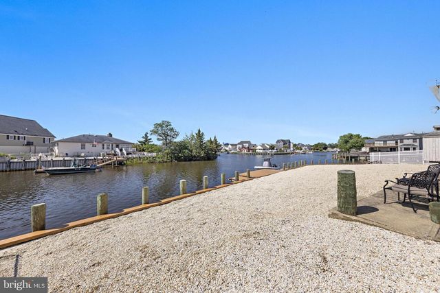 34 LAKE SINGLETON CT, Tuckerton, NJ 08087