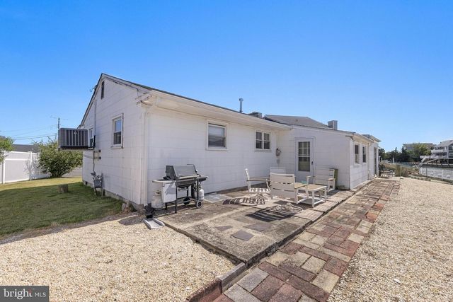 34 LAKE SINGLETON CT, Tuckerton, NJ 08087