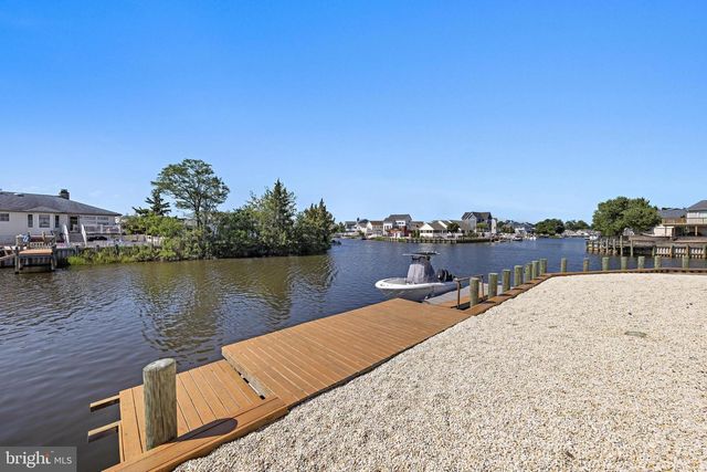 34 LAKE SINGLETON CT, Tuckerton, NJ 08087
