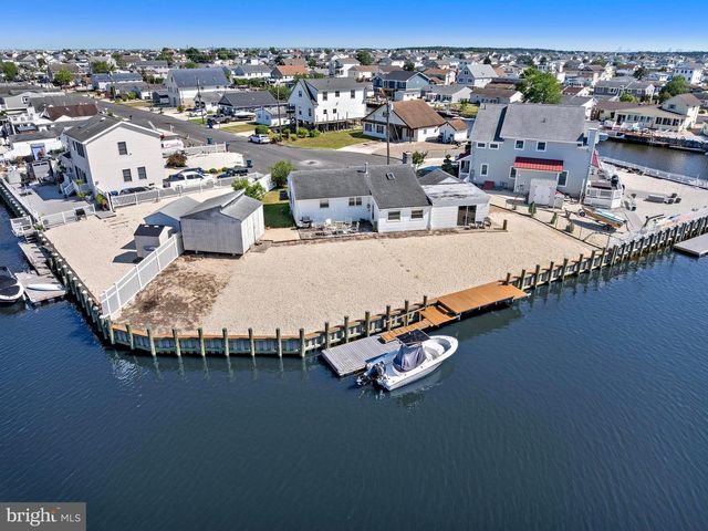 34 LAKE SINGLETON CT, Tuckerton, NJ 08087