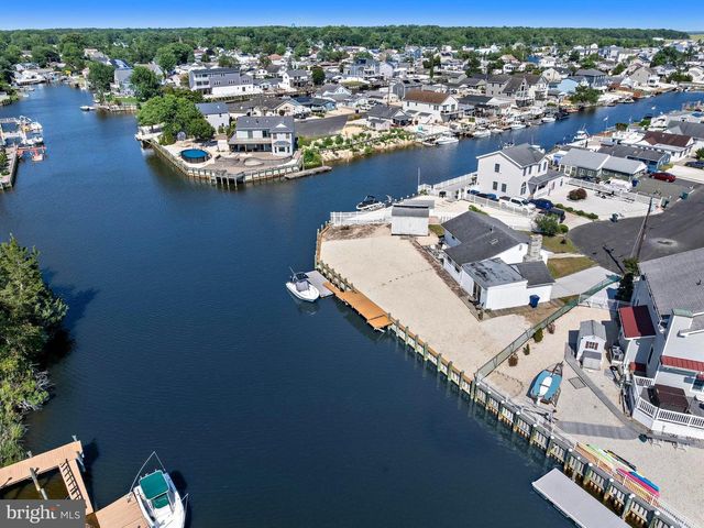 34 LAKE SINGLETON CT, Tuckerton, NJ 08087