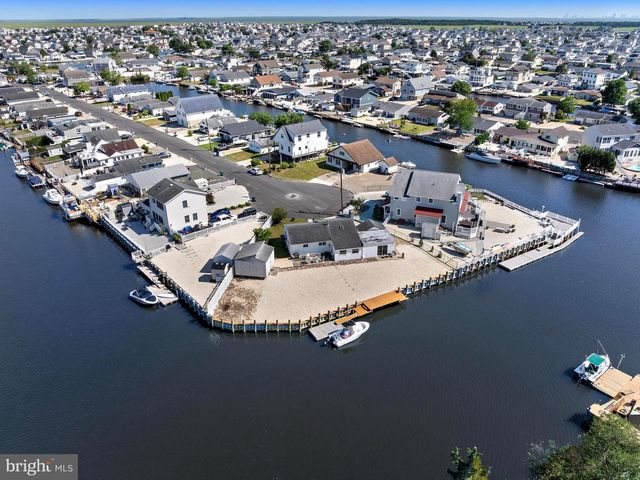 34 LAKE SINGLETON CT, Tuckerton, NJ 08087