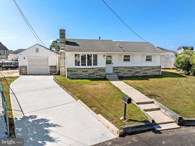 34 LAKE SINGLETON CT, Tuckerton, NJ 08087