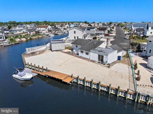 34 LAKE SINGLETON CT, Tuckerton, NJ 08087