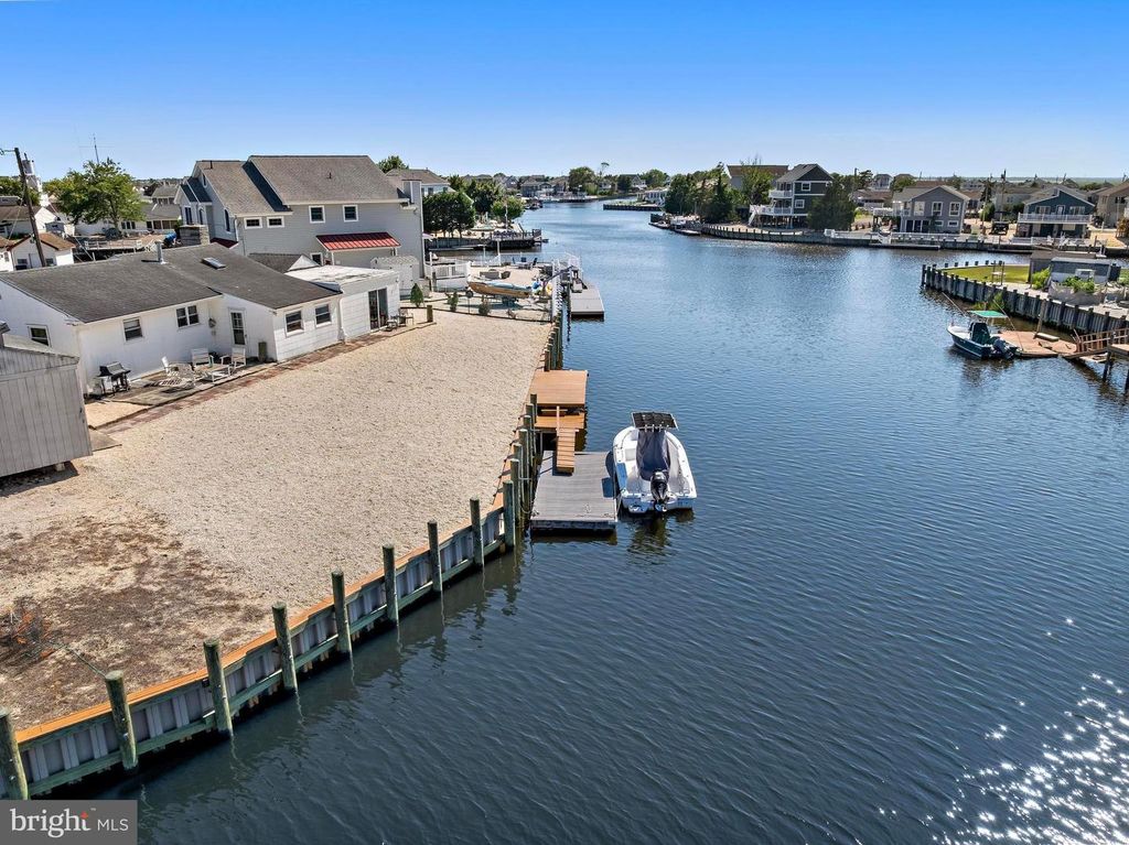 34 LAKE SINGLETON CT, Tuckerton, NJ 08087