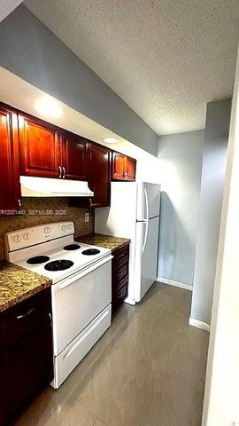 10176 Twin Lakes Dr 13-C, Coral Springs, FL 33071