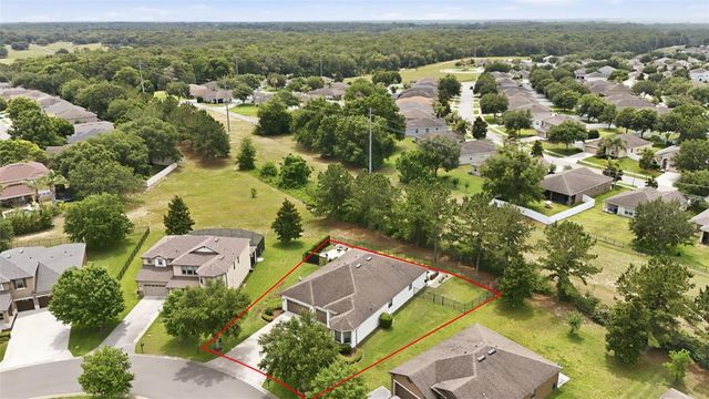 30040 DONNINGTON LOOP, Mount Dora, FL 32757