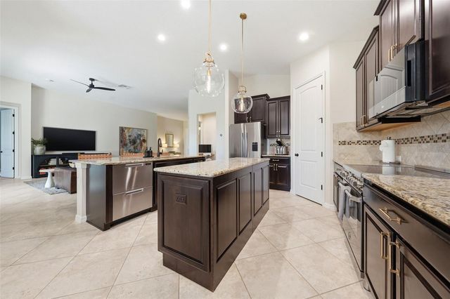 30040 DONNINGTON LOOP, Mount Dora, FL 32757