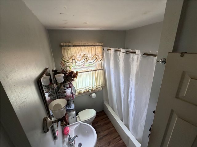 1421 9th St NW, Cedar Rapids, IA 52405