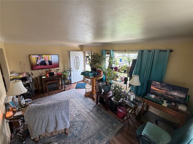 1421 9th St NW, Cedar Rapids, IA 52405