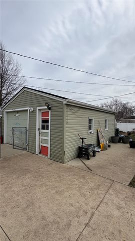 1421 9th St NW, Cedar Rapids, IA 52405