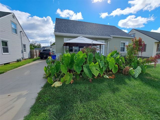 1421 9th St NW, Cedar Rapids, IA 52405