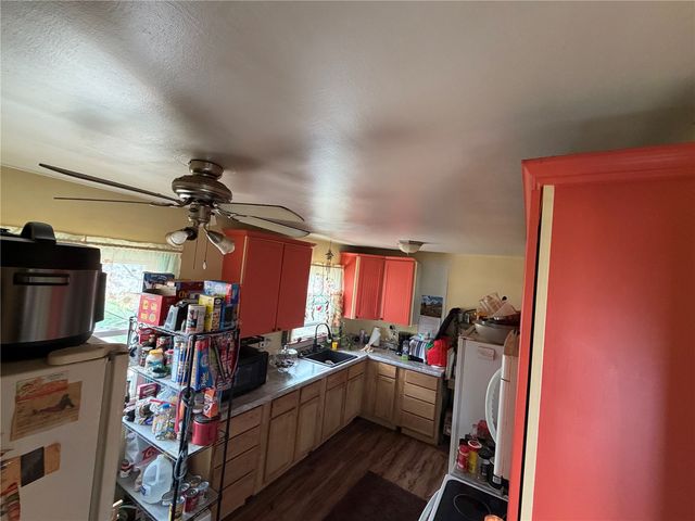 1421 9th St NW, Cedar Rapids, IA 52405