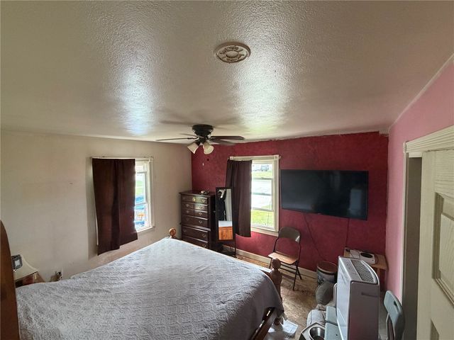 1421 9th St NW, Cedar Rapids, IA 52405