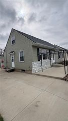 1421 9th St NW, Cedar Rapids, IA 52405