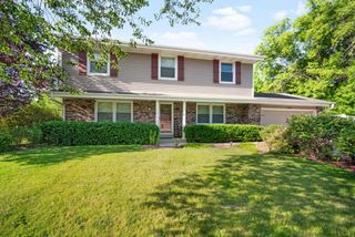 1701 Indianwood LANE, Waukesha, WI 53186