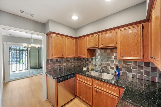 901 Knox Street, Houston, TX 77007