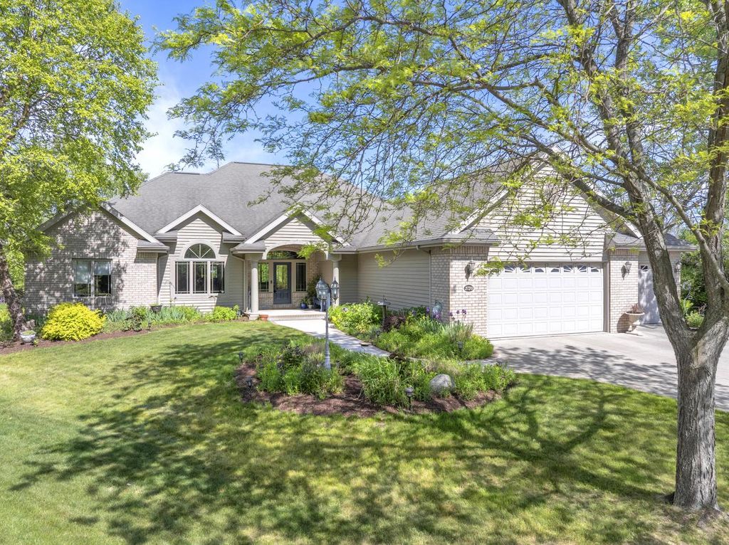 2720 Monarch CIRCLE, Sheboygan, WI 53083