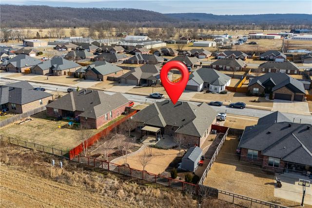 2337 Stonemill Drive, Fayetteville, AR 72701