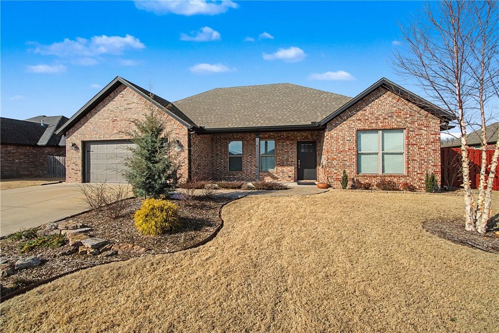 2337 Stonemill Drive, Fayetteville, AR 72701