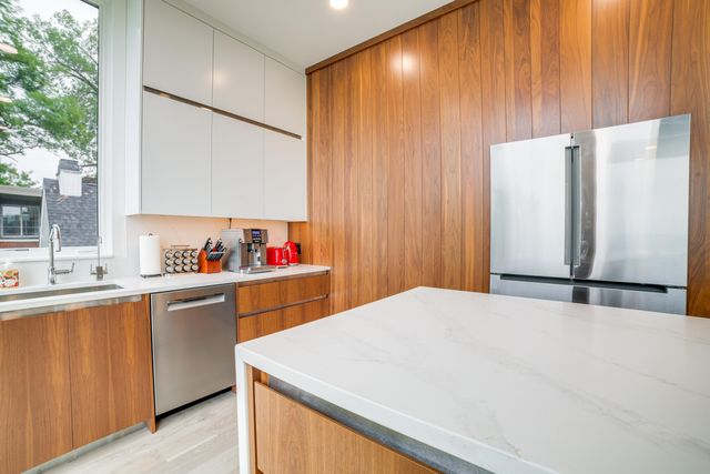 7705 Lake Shore Drive, Gary, IN 46403