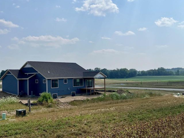 W8794 Goldenrod Trail, Cambridge, WI 53523