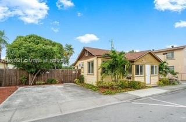 1416 N 2nd Ave N, Lake Worth, FL 33460