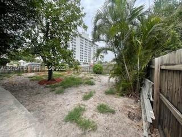 1416 N 2nd Ave N, Lake Worth, FL 33460