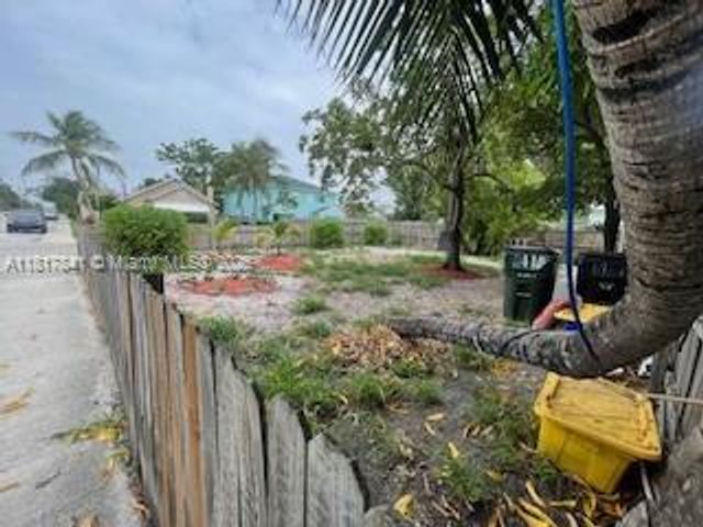 1416 N 2nd Ave N, Lake Worth, FL 33460