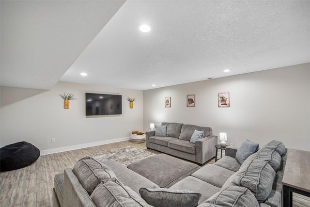 100 Summit Circle NW, Bondurant, IA 50035