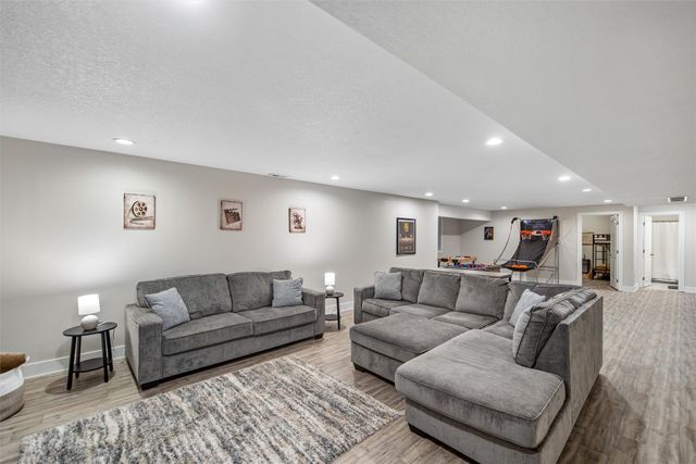100 Summit Circle NW, Bondurant, IA 50035