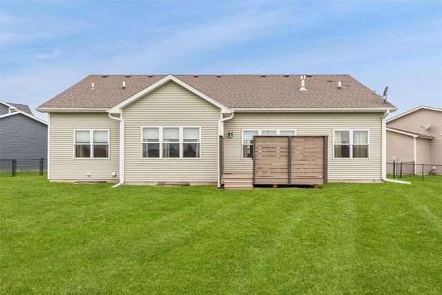 100 Summit Circle NW, Bondurant, IA 50035