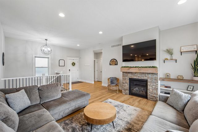 100 Summit Circle NW, Bondurant, IA 50035