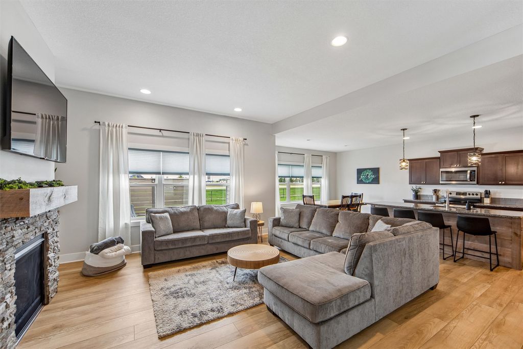 100 Summit Circle NW, Bondurant, IA 50035