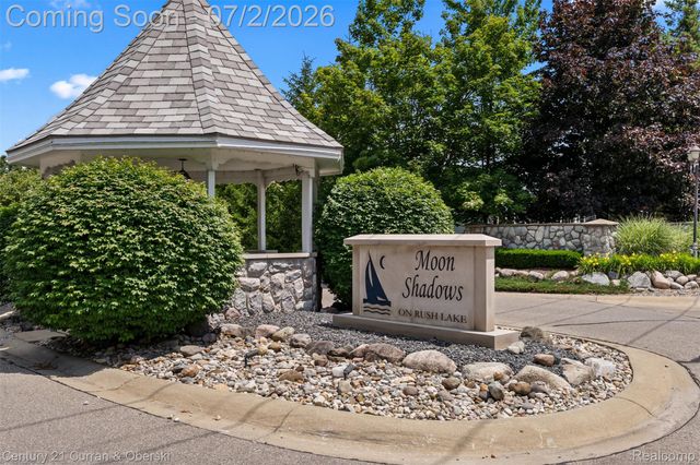 9298 Anacapa Bay Drive, Hamburg Township, MI 48169