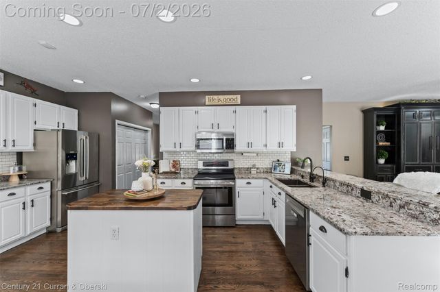 9298 Anacapa Bay Drive, Hamburg Township, MI 48169