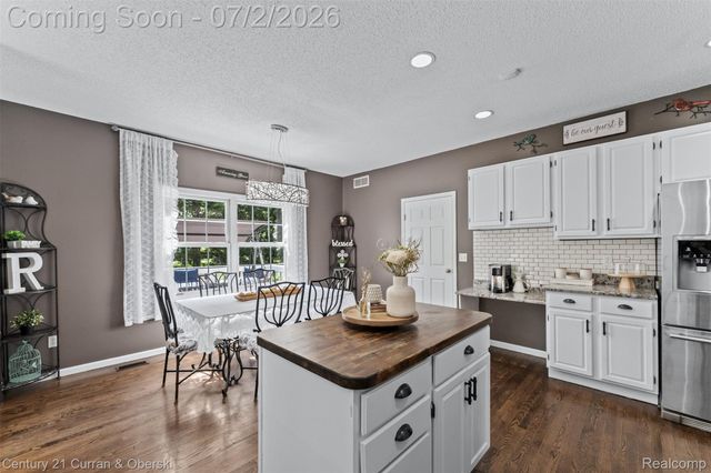 9298 Anacapa Bay Drive, Hamburg Township, MI 48169