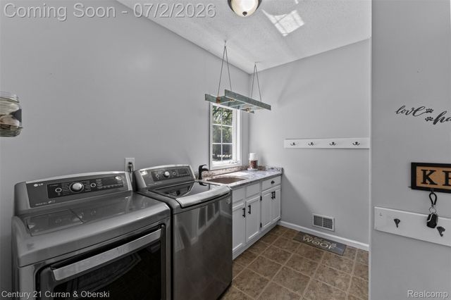 9298 Anacapa Bay Drive, Hamburg Township, MI 48169