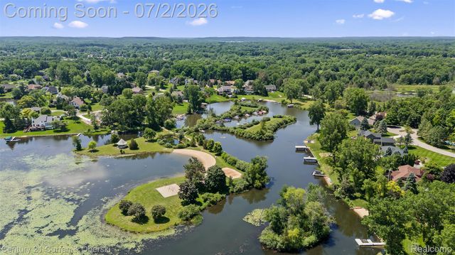 9298 Anacapa Bay Drive, Hamburg Township, MI 48169