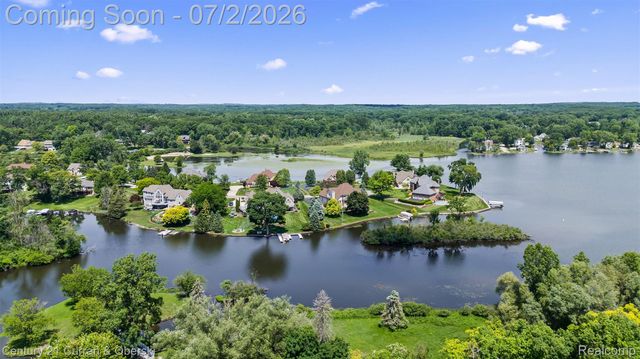 9298 Anacapa Bay Drive, Hamburg Township, MI 48169